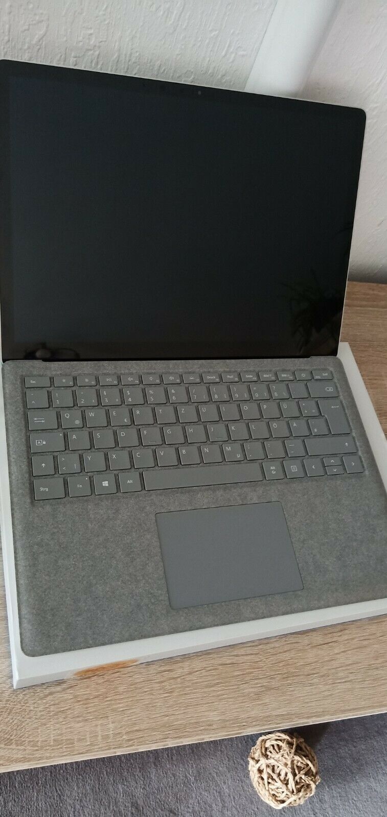 Microsoft Surface Laptop, 256GB HDD, 8RAM