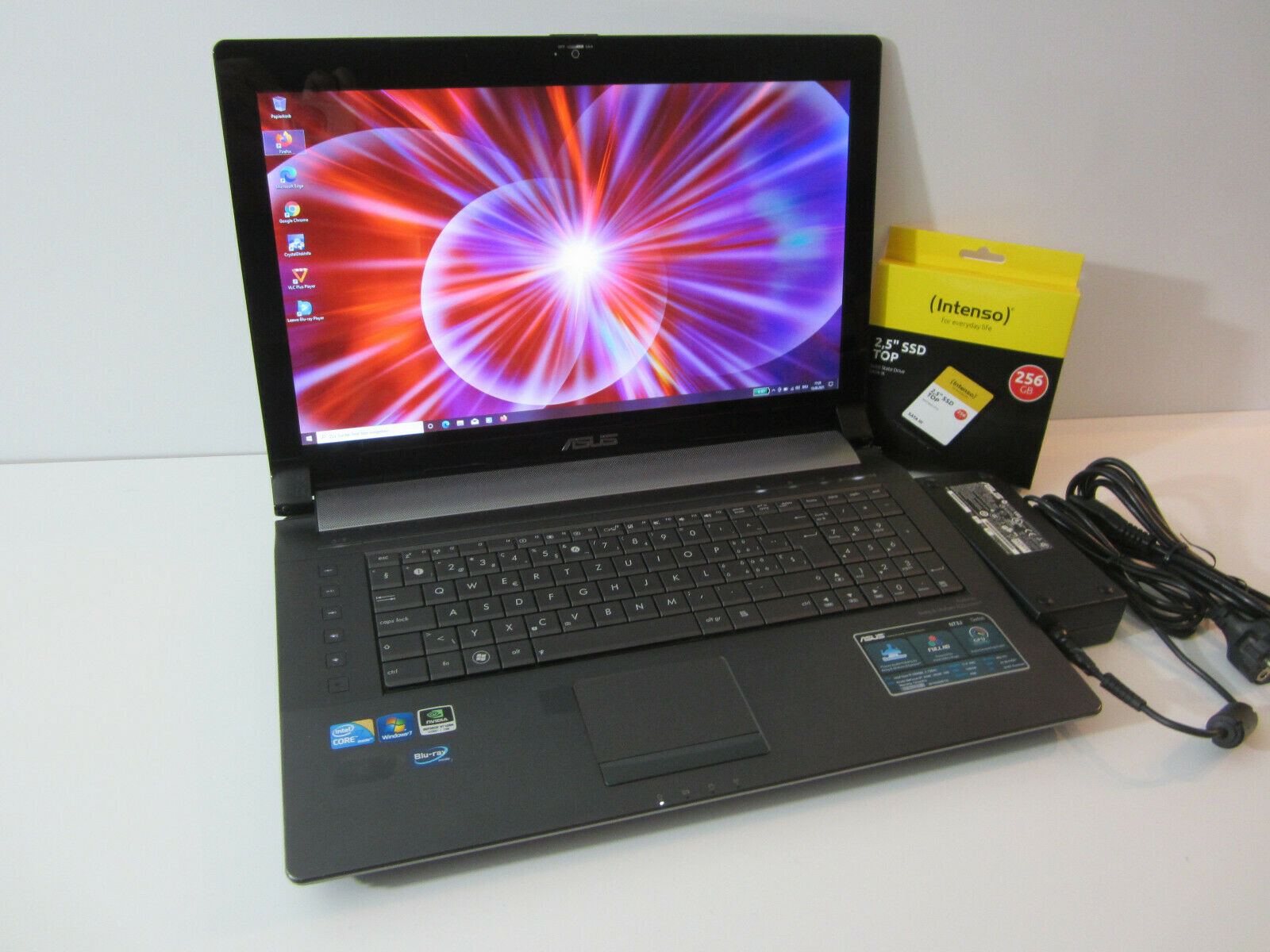 ASUS N73J / 17,3 Zoll Full-HD Display / Core i7 Quad-Core / Neue 256GB SSD / TOP