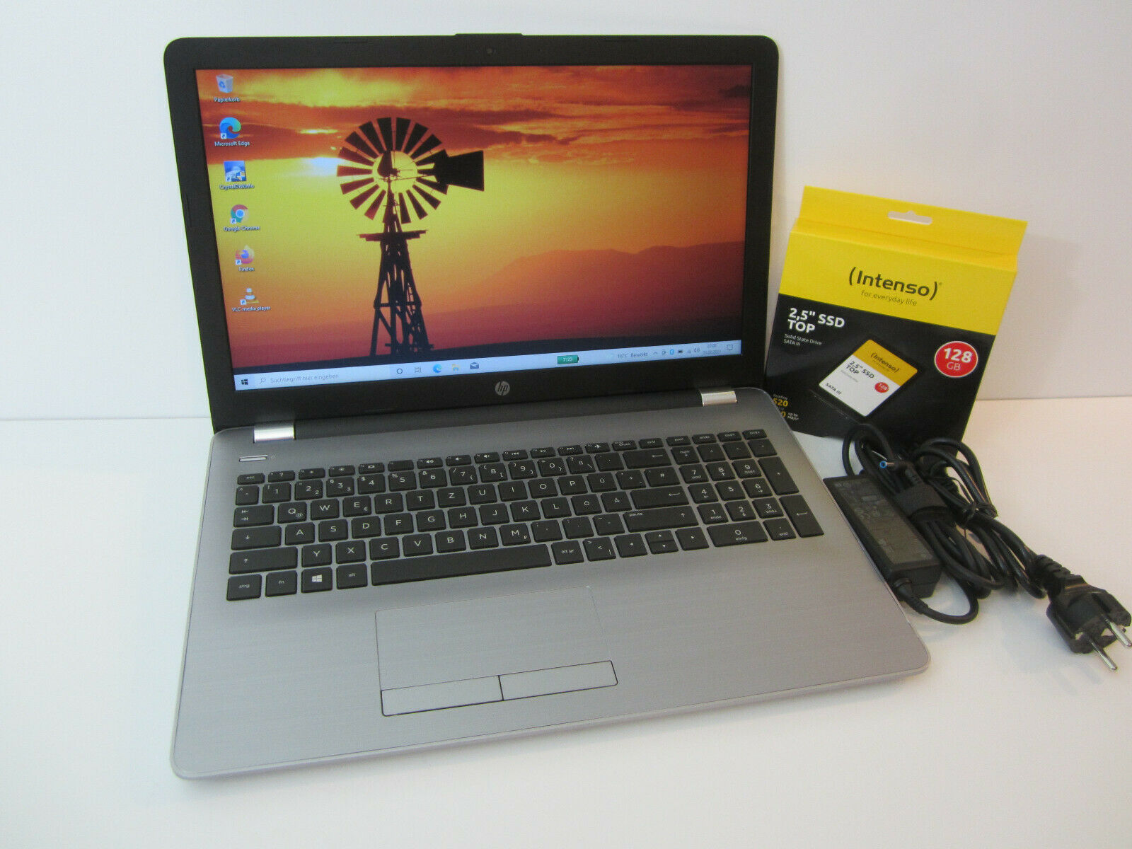 HP 255 G6 / 15,6 Zoll mattes HD Display / Neue 128 GB SSD / 8 GB RAM / Neuwertig