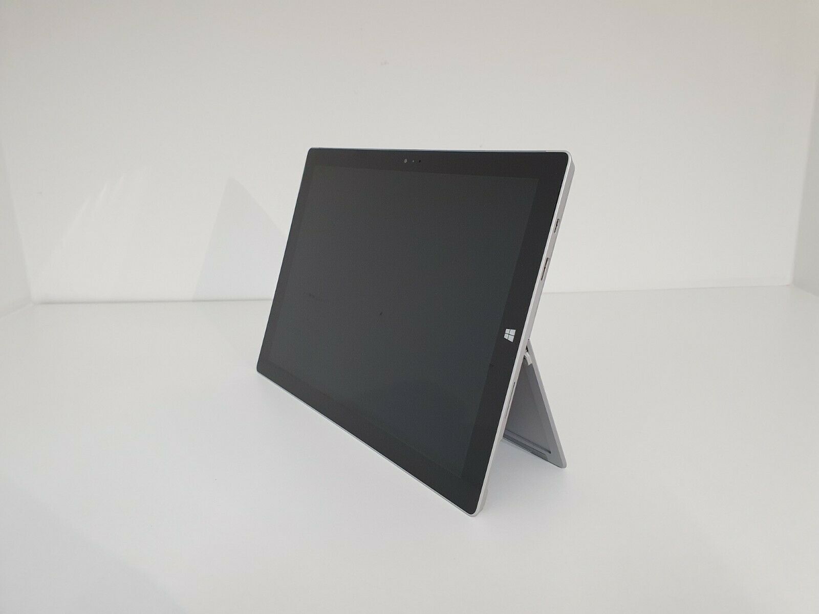 Microsoft Surface Pro 3  Intel Core i7 4650 8GB RAM 256GB SSD Tastatur Win10Pro