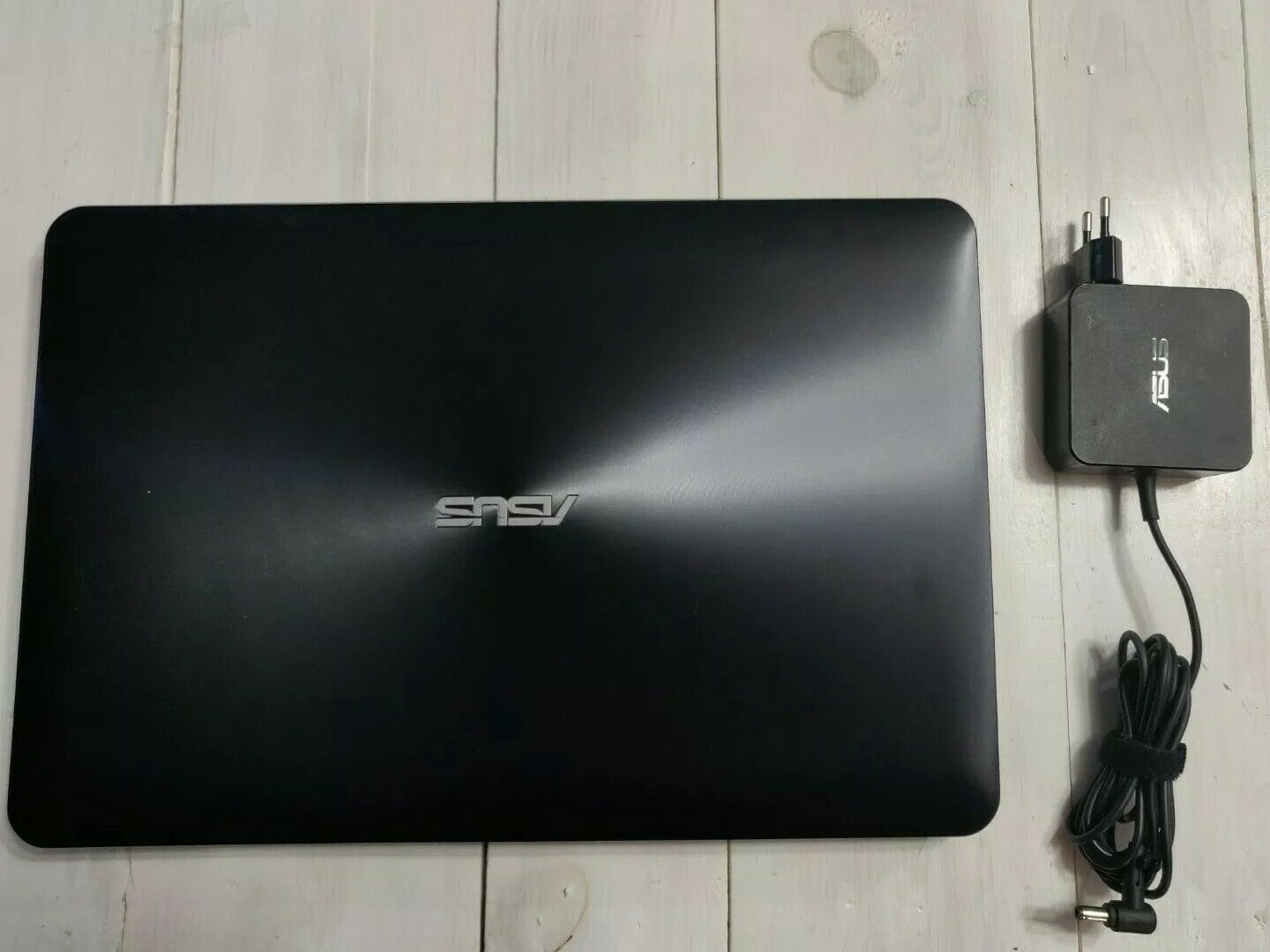 ASUS R556LJ Laptop – 15.6″ i3-4005U, 4GB RAM, GT920M, 256GB SSD, TPM2.0