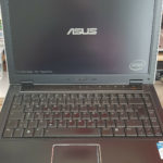 (V2J) Laptop Asus V2JE  14,1″ Display  2GB RAM  300GB HDD  Windows 10 Pro